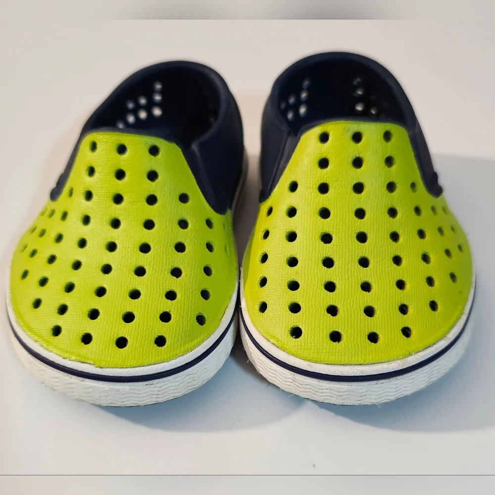 Native Miles Block Water Shoes Lime Green Blue White Unisex Kid's Size 4 EUC